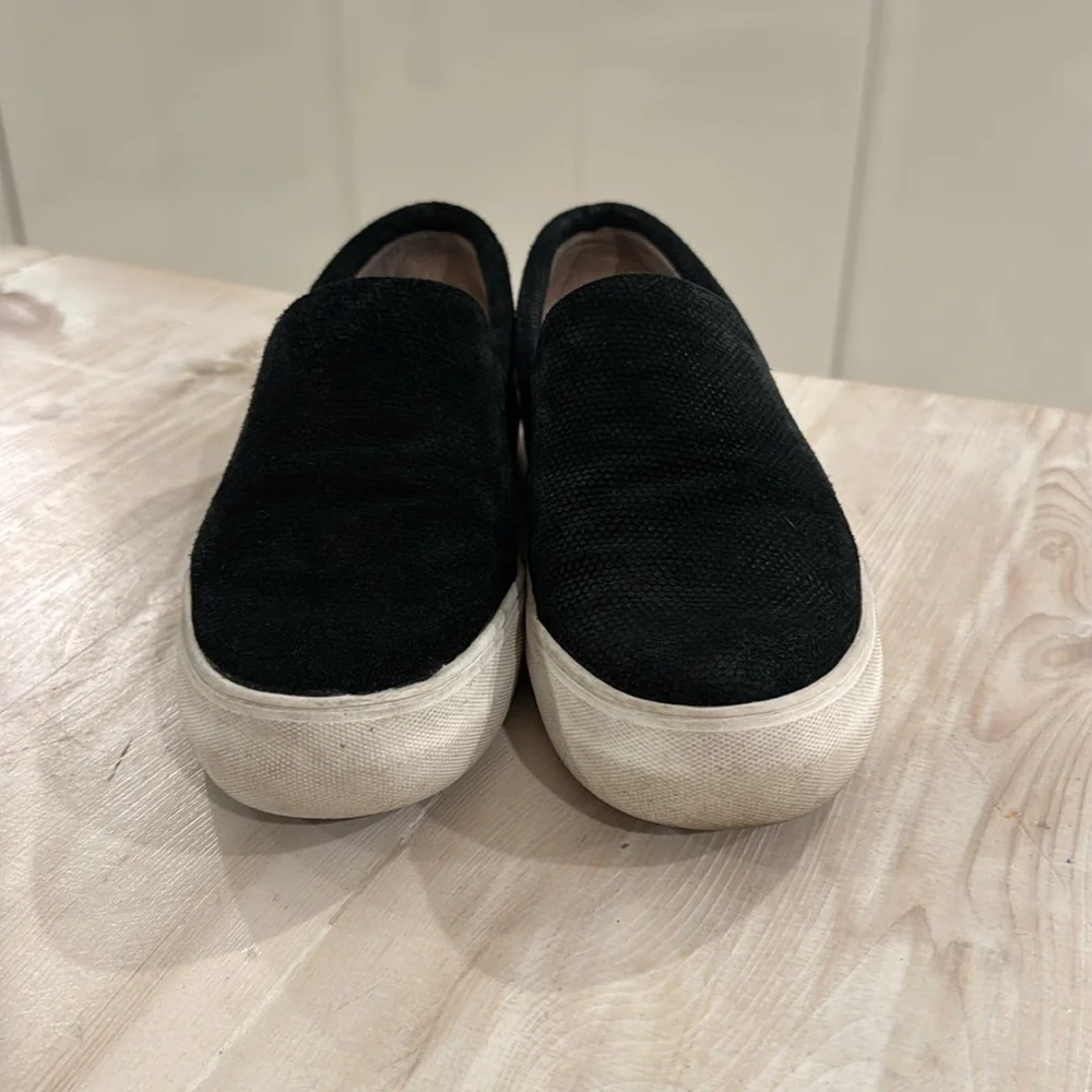Vince Camuto flats